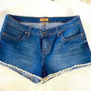 Flower detail STS Blue jean shorts